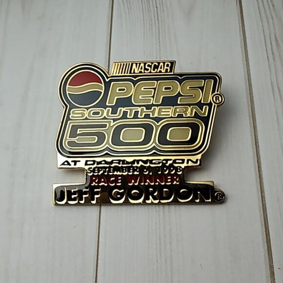 NASCAR Pepsi Southern 500 Darlington 1998 Winner Jeff Gordon Pin - Picture 1 of 2